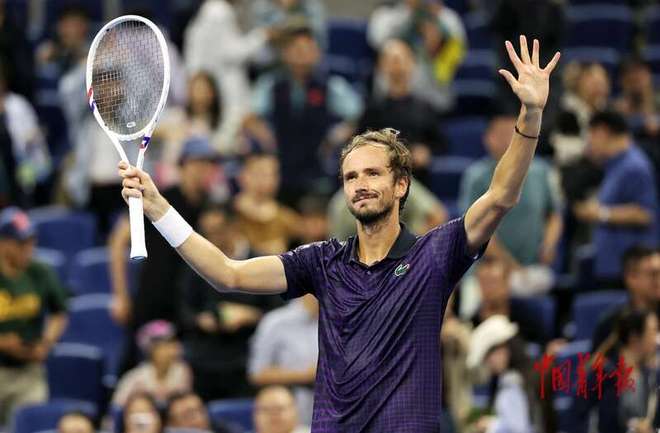 世界网球队鏖战意大利网球队，梅德韦杰夫打破历史纪录的简单介绍