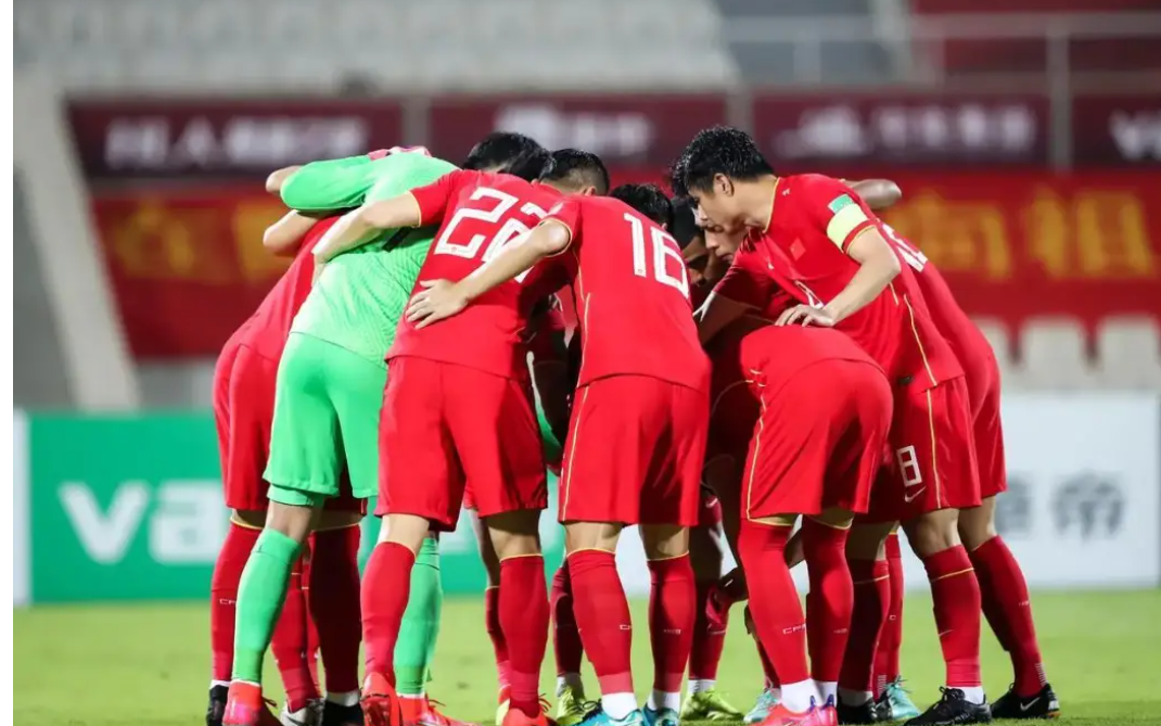 国内足球比赛中两支传统豪强对决引人注目的简单介绍