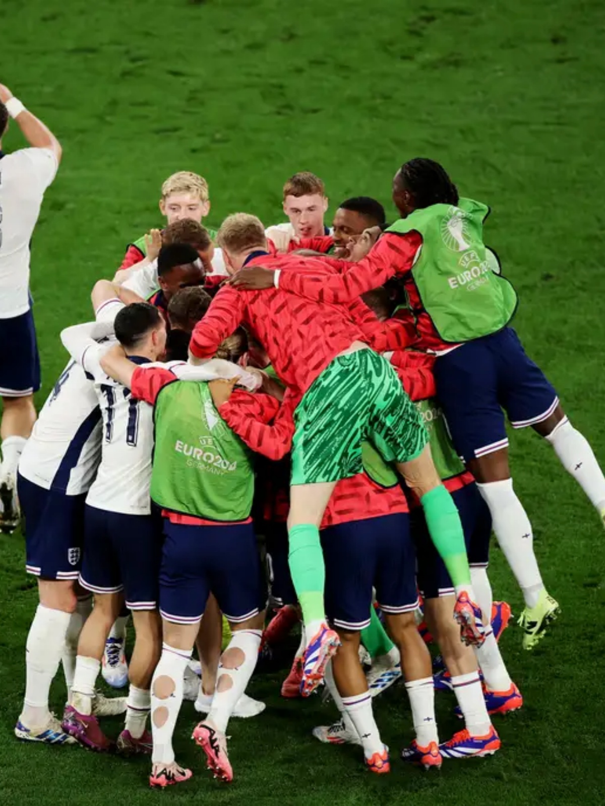 荷兰大胜乌克兰,勇夺欧洲杯半决赛资格 荷兰大胜乌克兰,勇夺欧洲杯半决赛资格