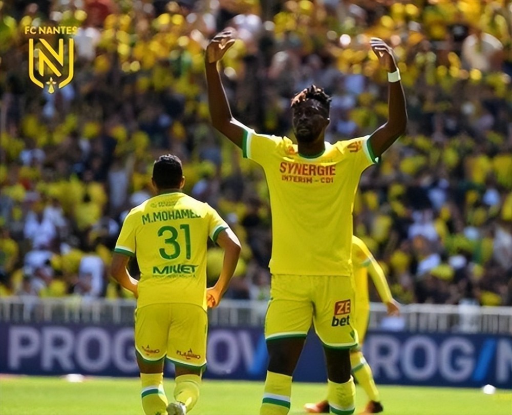 包含雷丁连扳三球，客场壮举揭示强劲实力的词条