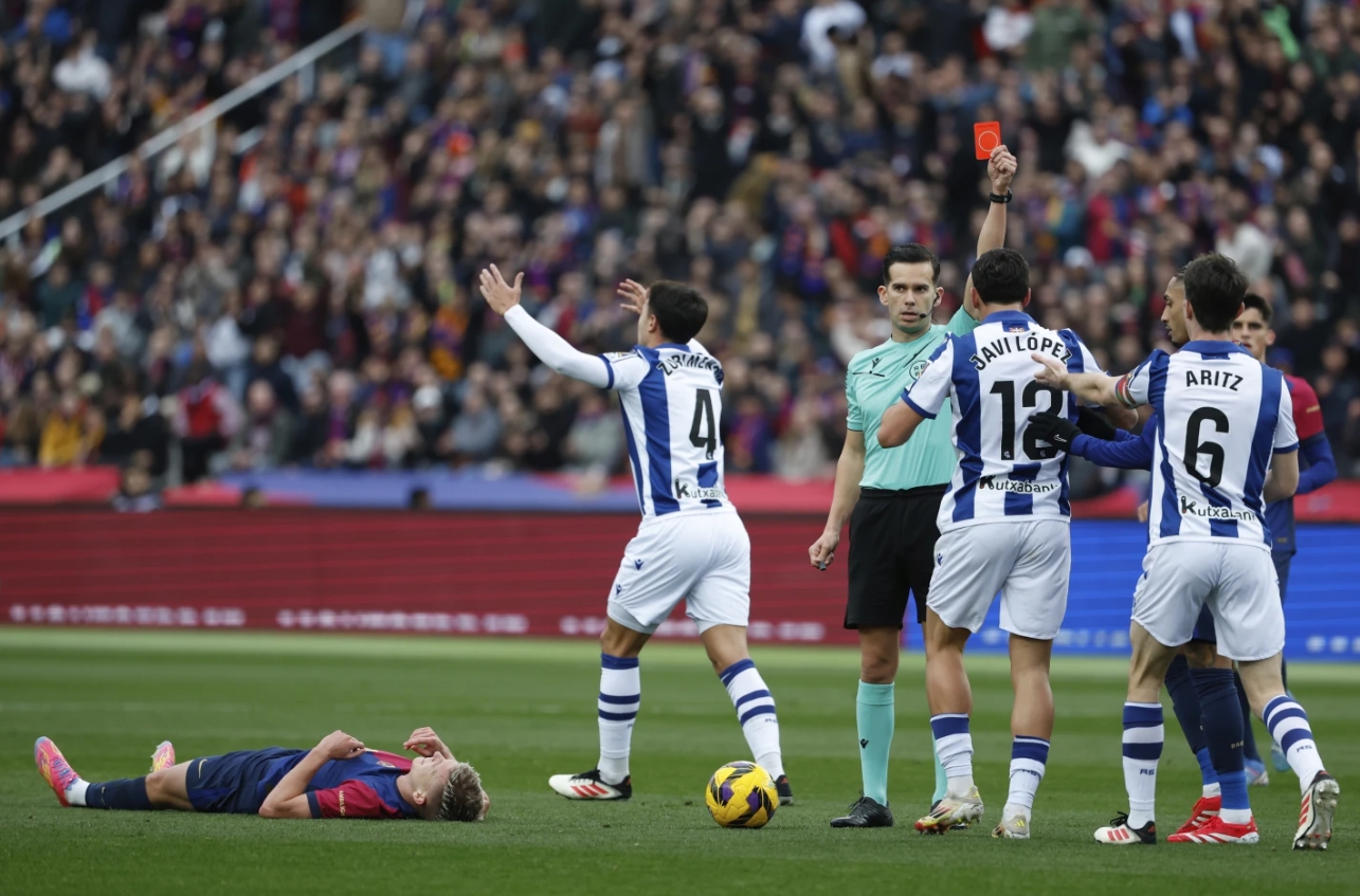 巴塞罗那队内团结一致，迎接挑战的简单介绍