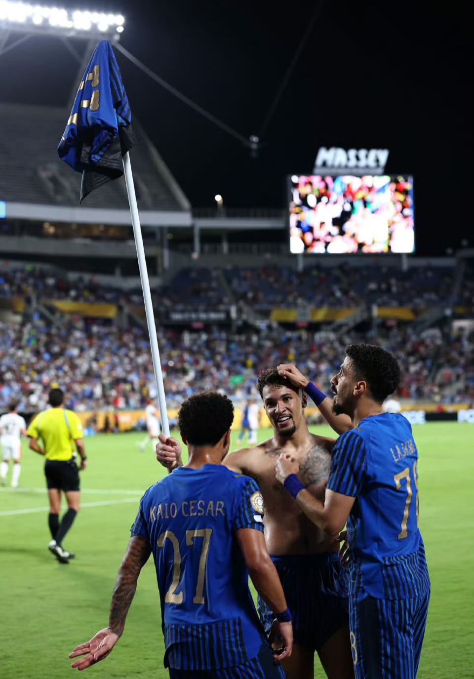 包含红牌停赛：那不勒斯前锋缺席下一场比赛的词条