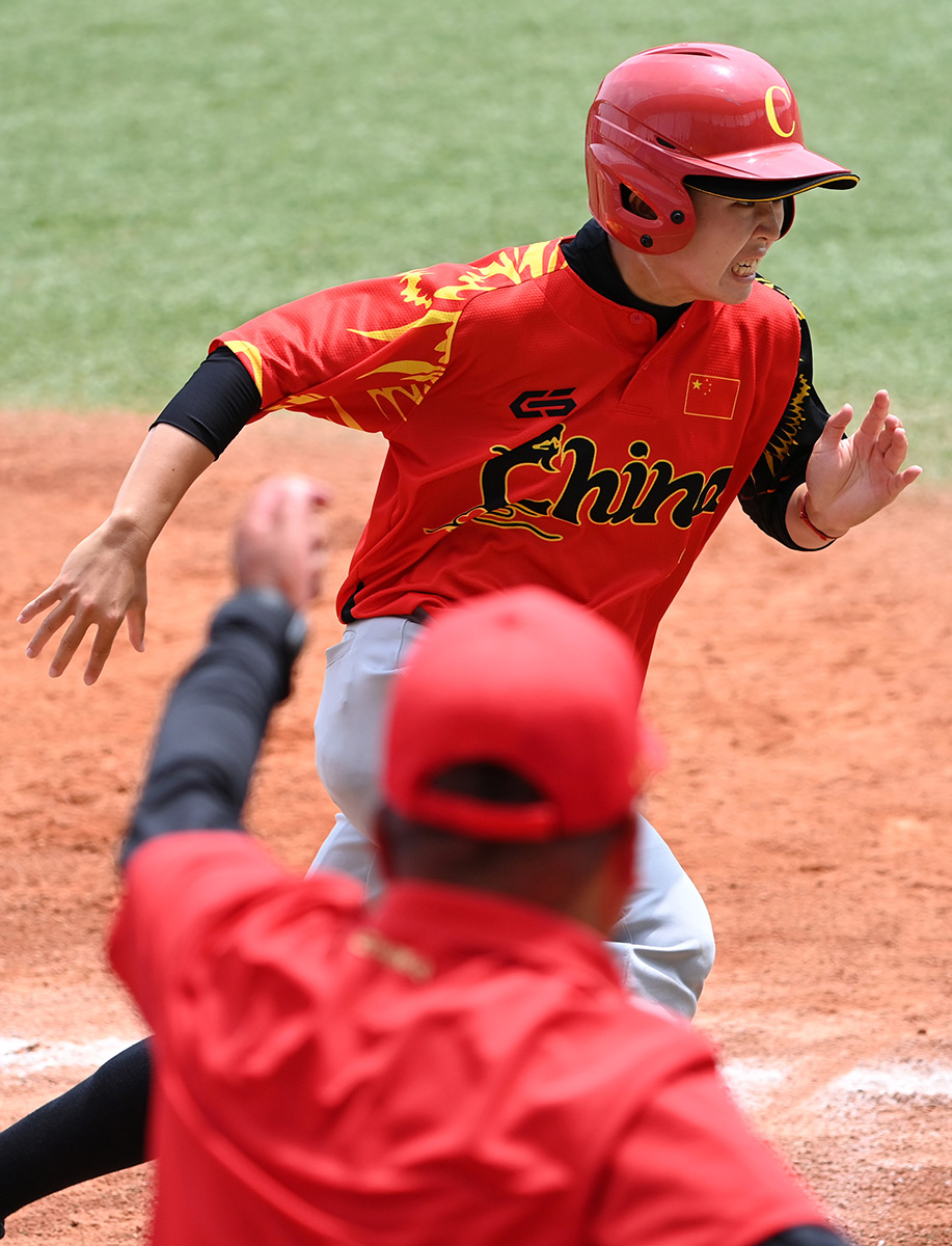 中国球队表现不俗，成功晋级下一轮比赛的简单介绍