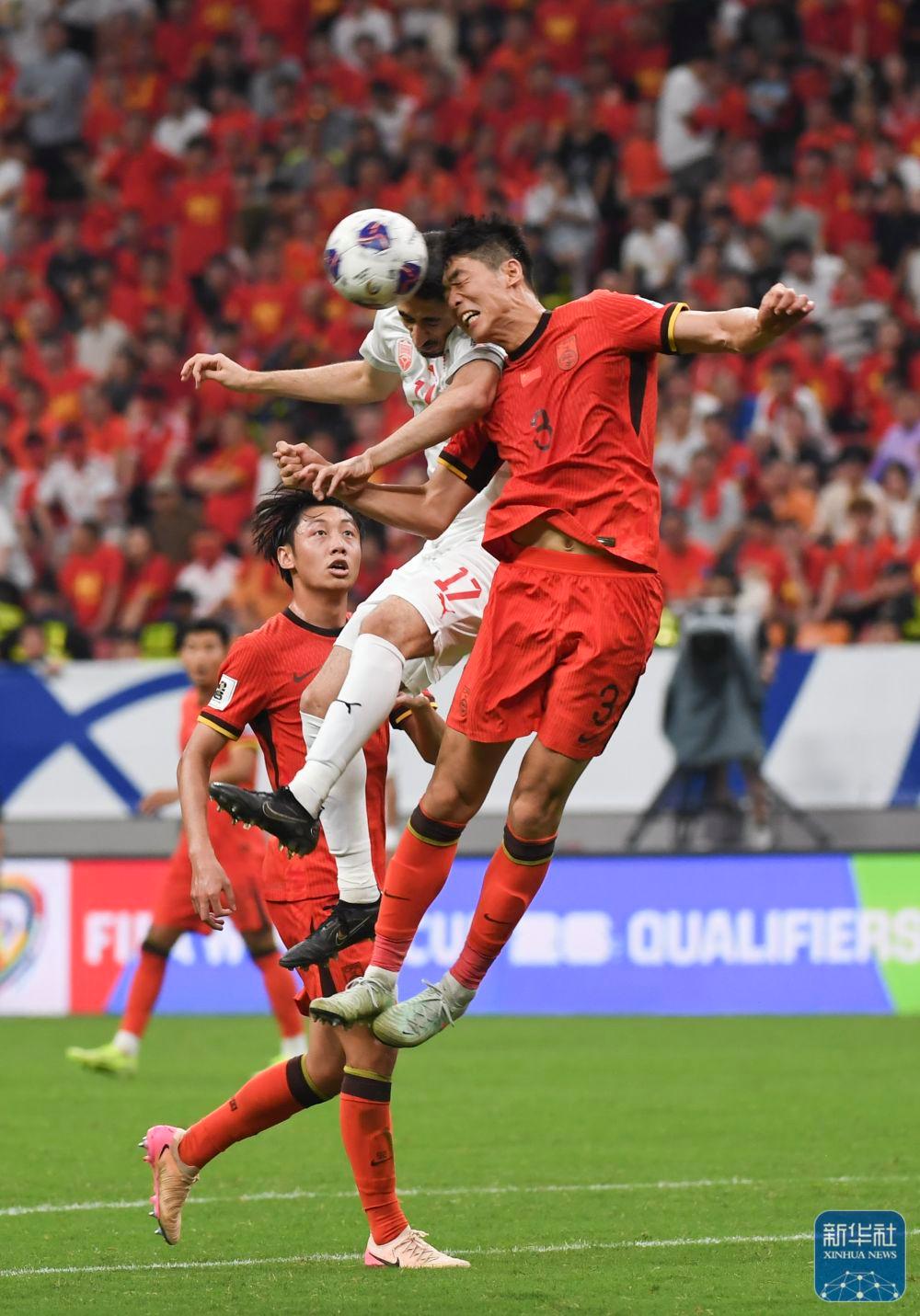 中国球队表现不俗，成功晋级下一轮比赛的简单介绍