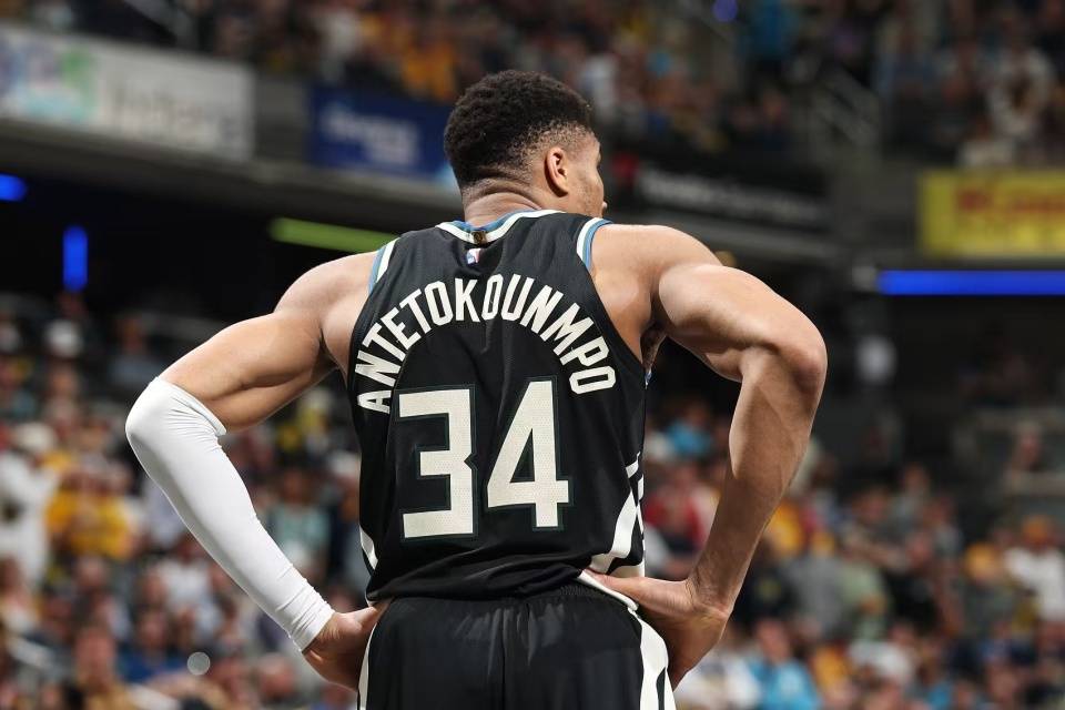 雄鹿不敌人，东部争霸战打响的简单介绍