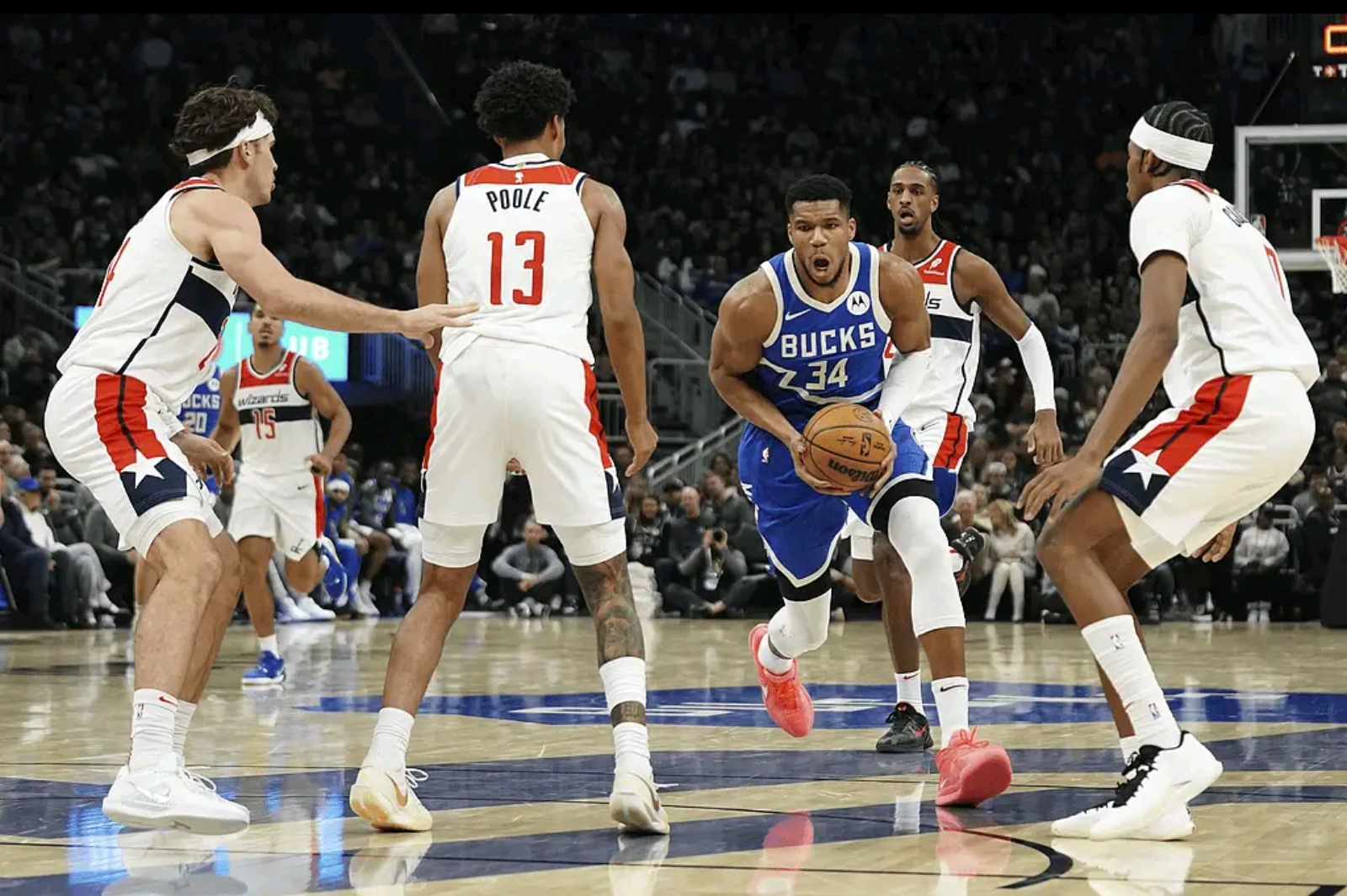 PG电子官网入口-雄鹿主场失利，球队士气受挫的简单介绍